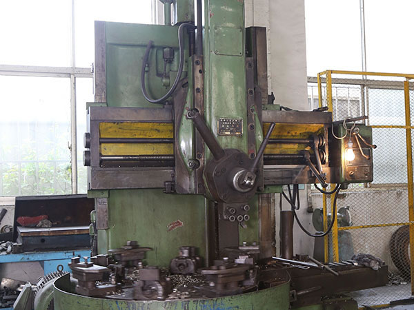  Torno vertical